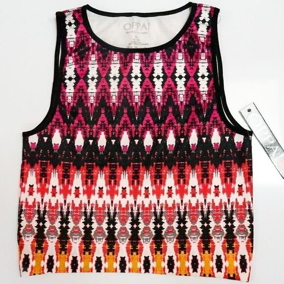 Ikat Batik Pattern exercise crop top - Picture 2 of 5